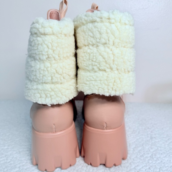 Cape Robbin Blush Fur Round Toe Lug Platforms - Picture 4 of 7